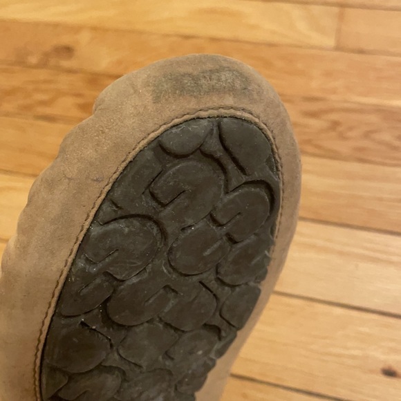 UGG Women’s Slippers/ Moccasins - Size 7 - Picture 8 of 9